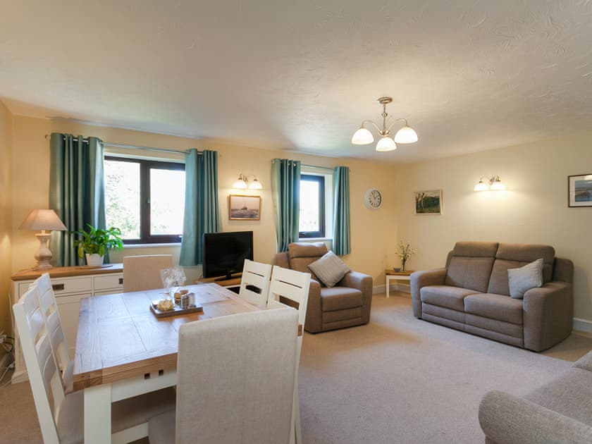 Living room/dining room | Burnham B - Burnham, Blakeney