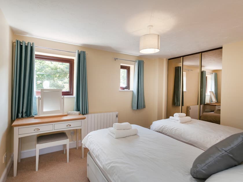 Twin bedroom | Burnham B - Burnham, Blakeney