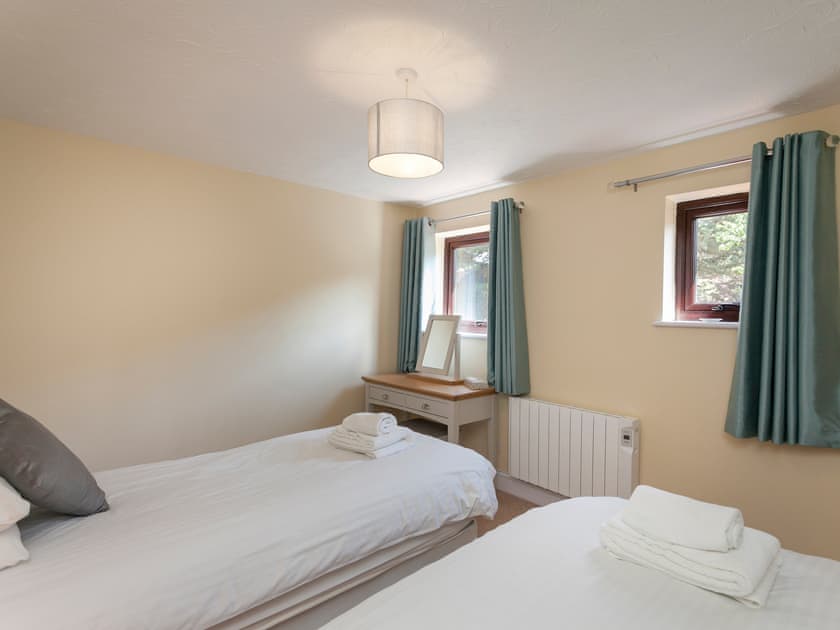 Twin bedroom | Burnham B - Burnham, Blakeney