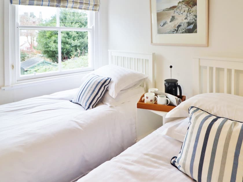Twin bedroom | Union Street, Kirkcudbright