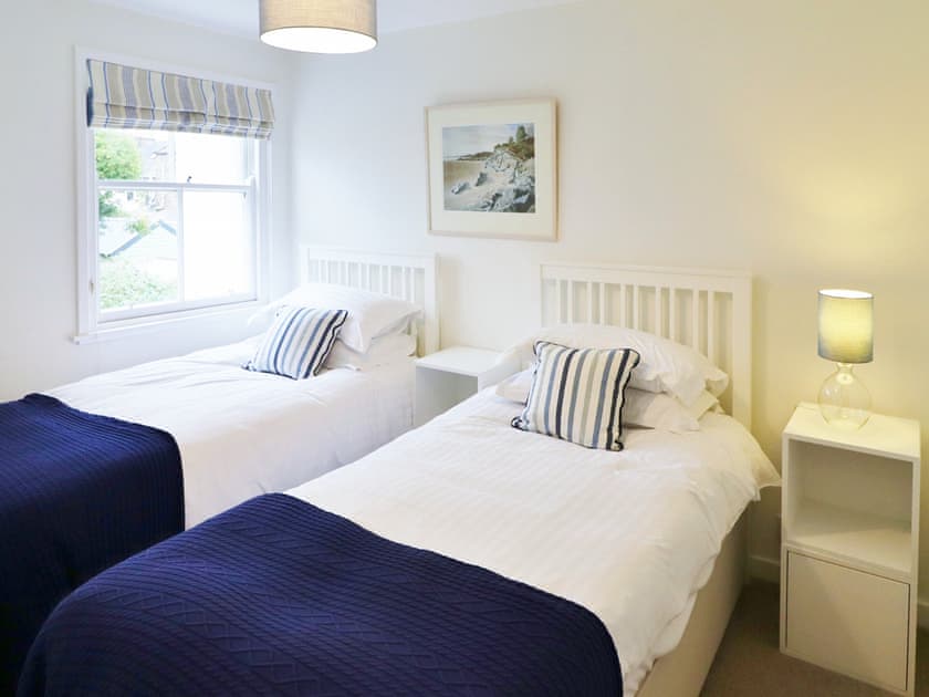 Twin bedroom | Union Street, Kirkcudbright