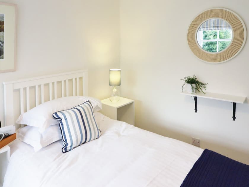 Twin bedroom | Union Street, Kirkcudbright