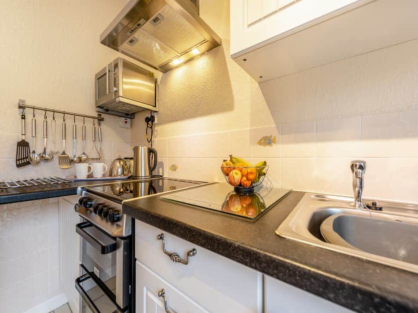 Kitchen/diner | Snowdrop, Oakford, near Llanarth