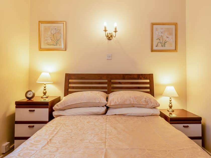Double bedroom | Snowdrop, Oakford, near Llanarth