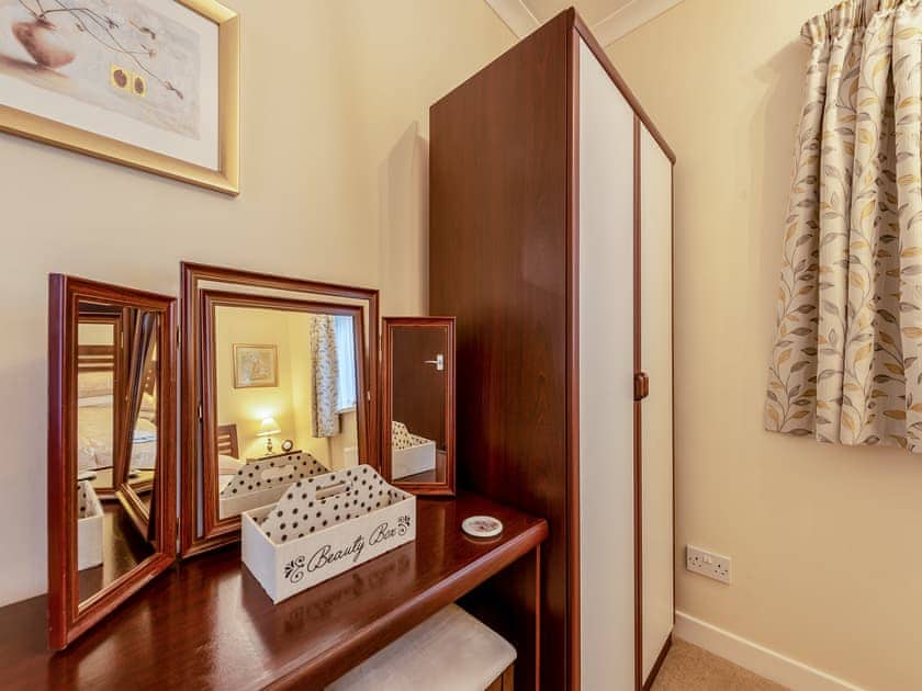 Double bedroom | Snowdrop, Oakford, near Llanarth