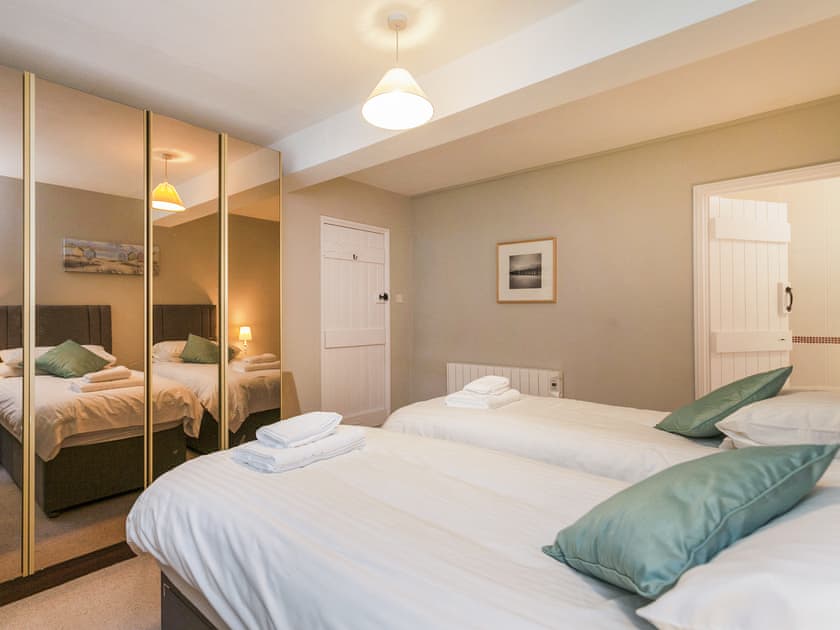 Twin bedroom | Burnham A - Burnham, Blakeney