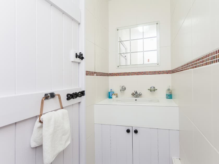 Bathroom | Burnham A - Burnham, Blakeney