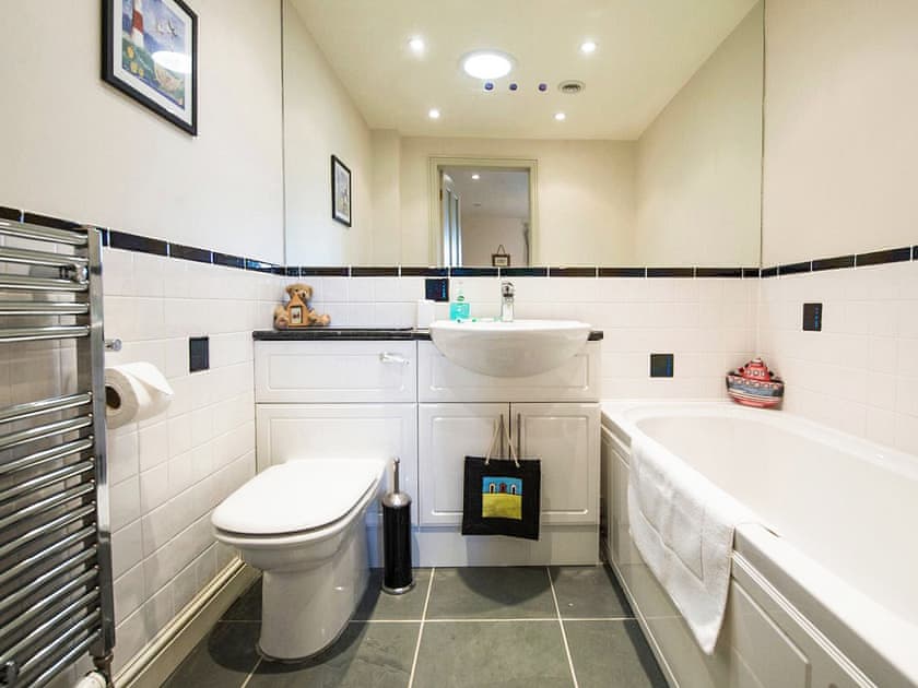 Bathroom | Legion Cottages, Blakeney