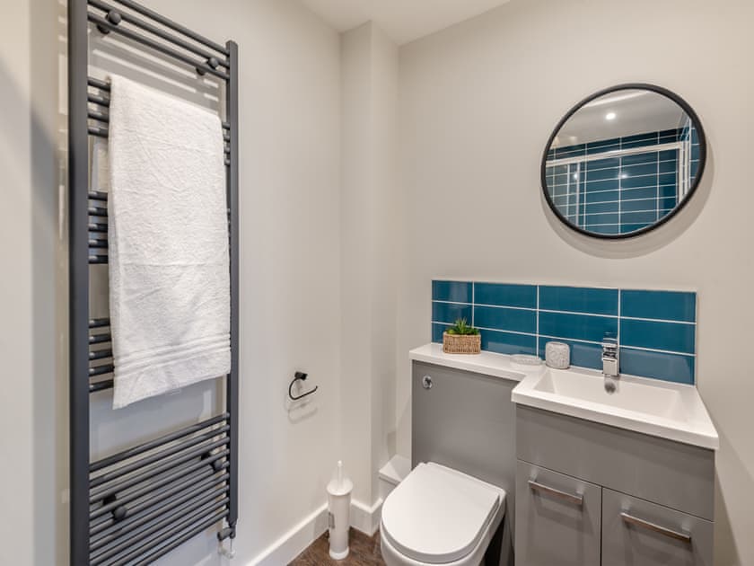 Bathroom | Pippin - Home Farm Barns, Little Steeping