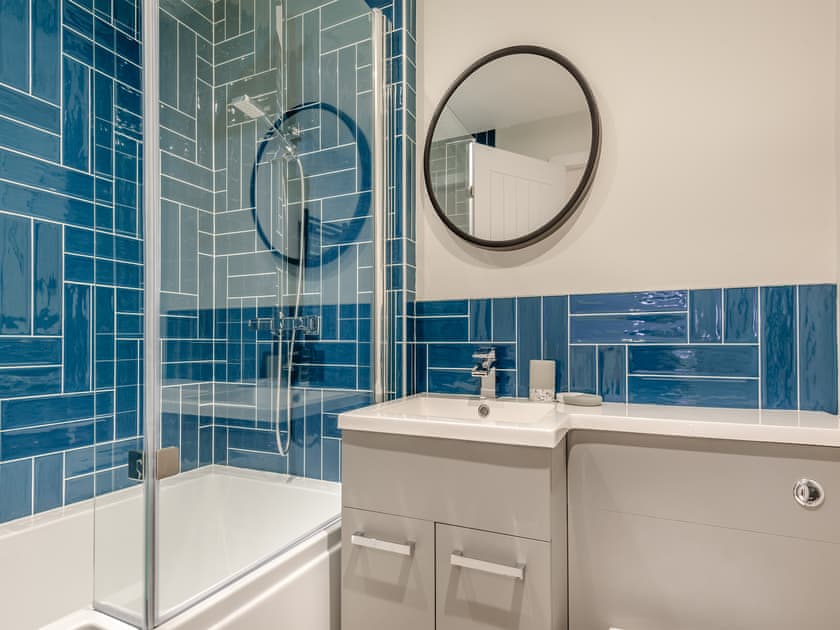 Bathroom | Pippin - Home Farm Barns, Little Steeping