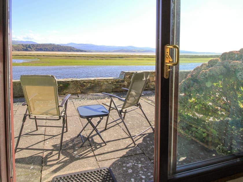 Patio | Estuary Flat, Porthmadog
