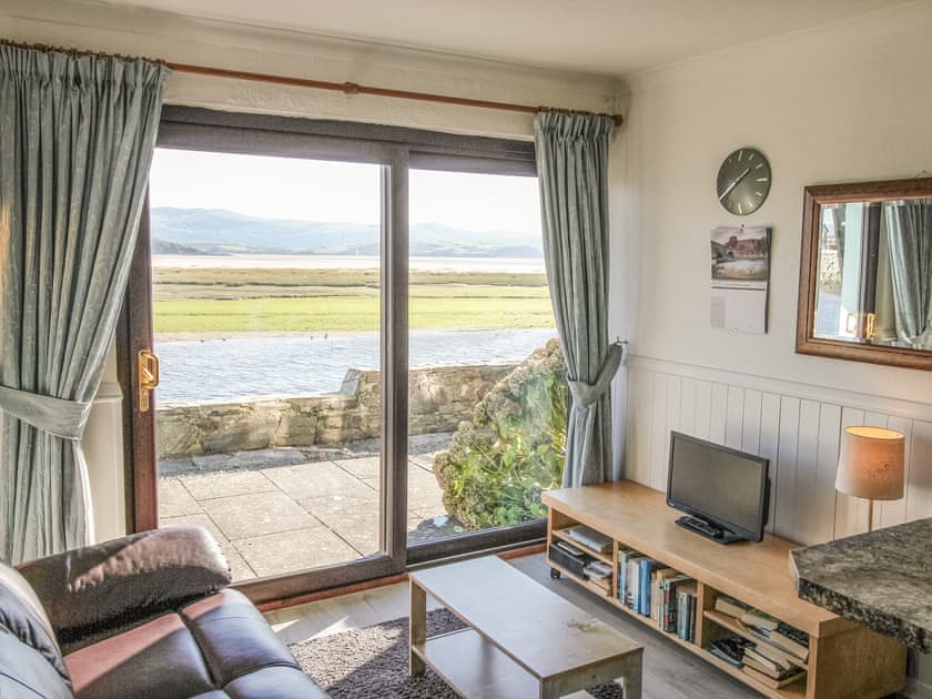 Living area | Estuary Flat, Porthmadog
