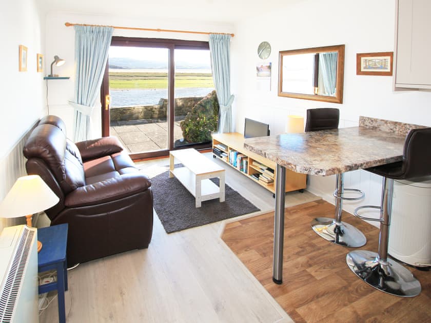 Open plan living space | Estuary Flat, Porthmadog