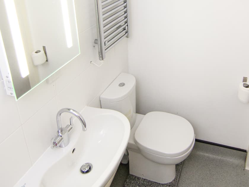 Shower room | Ysgol Jos Bach, Caernarfon