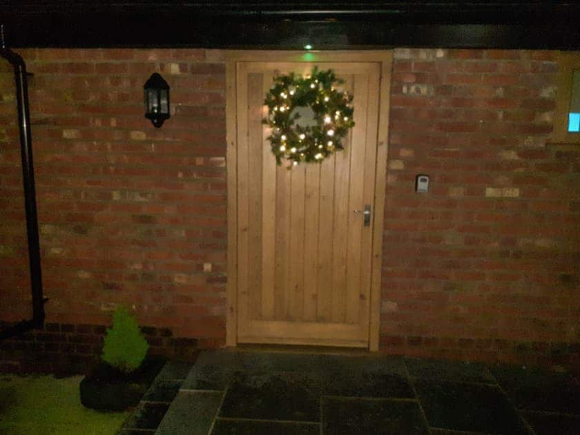 Exterior | Meg’s Rest, Bettws Cedewen
