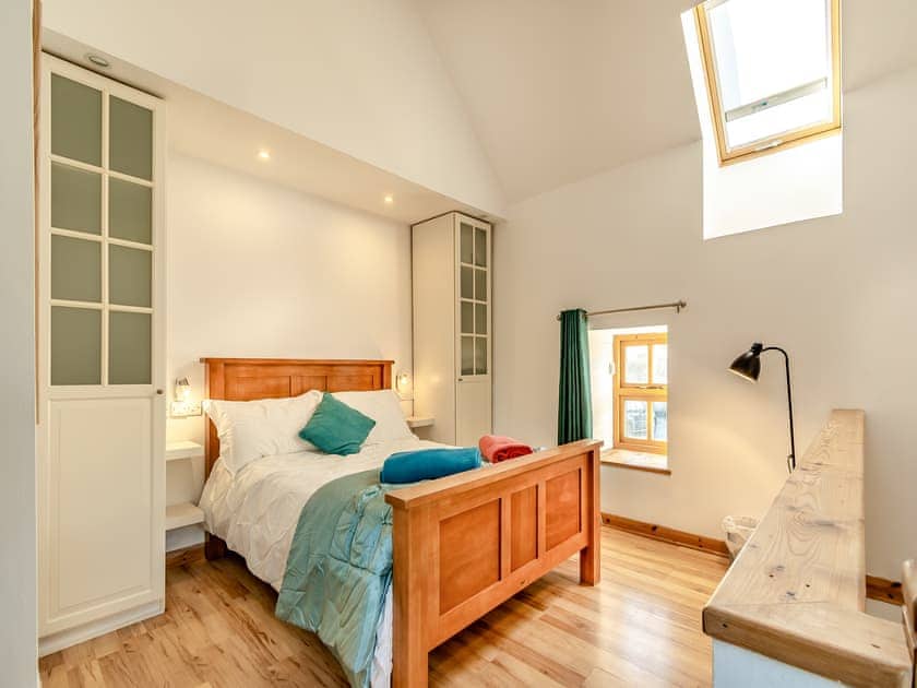 Double bedroom | Beudy Bach - Ffrwdwenith Isaf Farm and Cottages, Felinwynt
