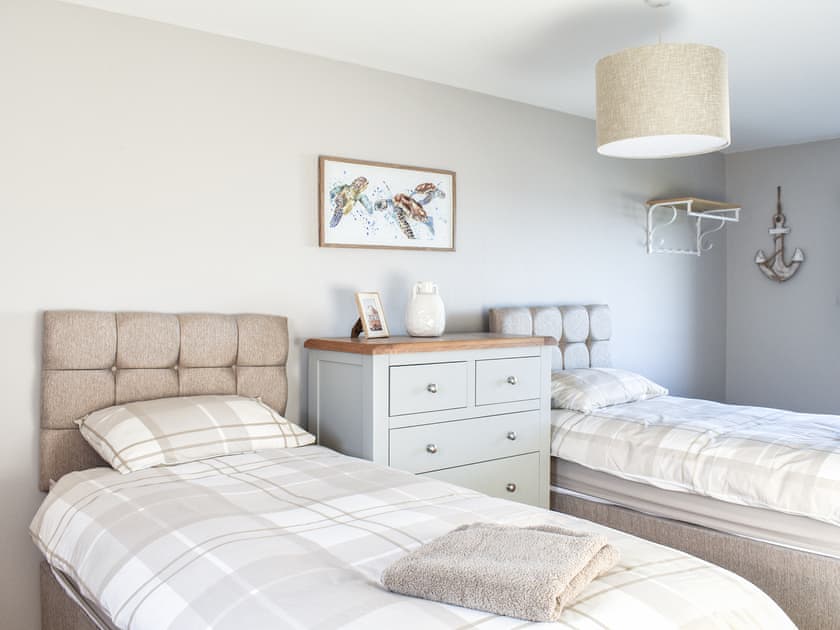 Twin bedroom | Seabreeze cottage - Bron Y Wendon Holiday Park, Llanddulas, near Llandudno