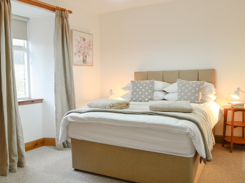 Double bedroom | Woodside Farmhouse, Blairgowrie