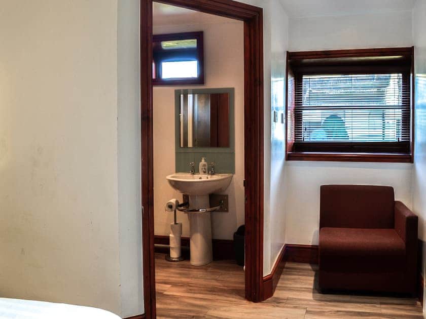En-suite | Ochiltree Cottage - Waterside, Newton Stewart