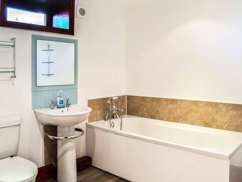 En-suite | Anne’s Cottage - Waterside, Newton Stewart