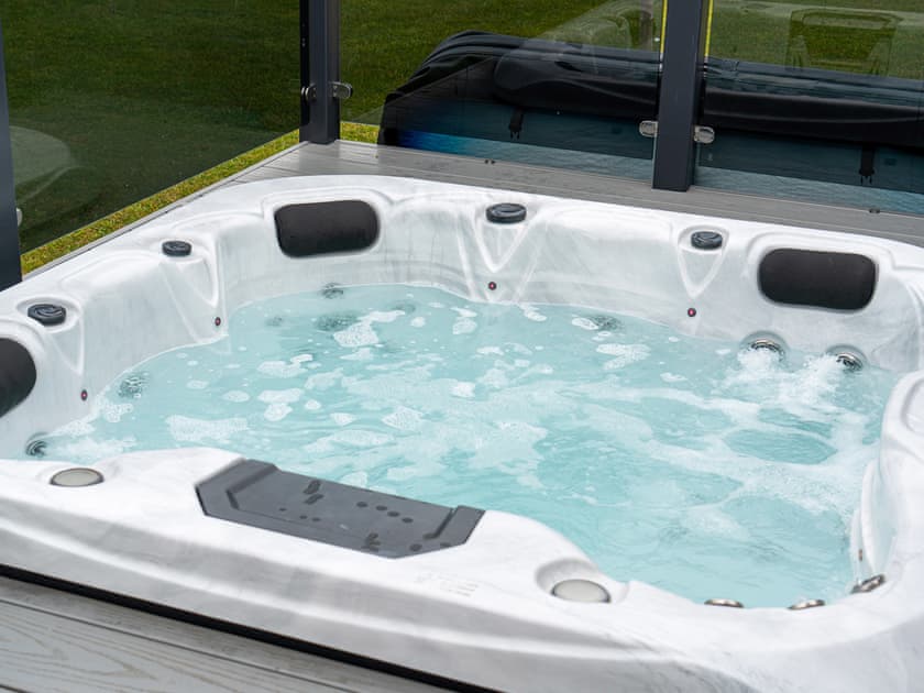 Hot tub | Lyndale 18, St Andrews
