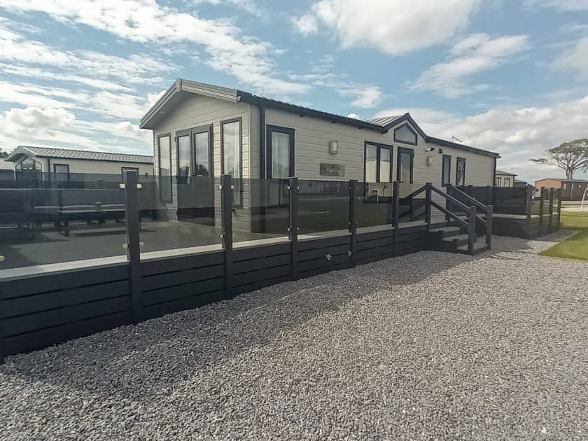 Exterior | Serena 50, St Andrews