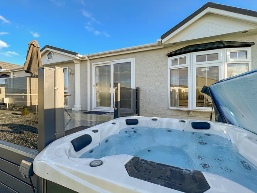 Hot tub | Chatsworth 4, St Andrews