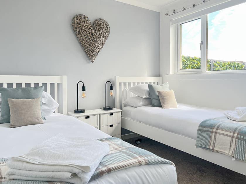 Twin bedroom | Dragonfly Cottage, Anstruther