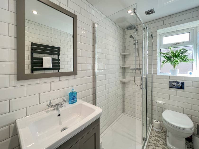 Shower room | Dragonfly Cottage, Anstruther