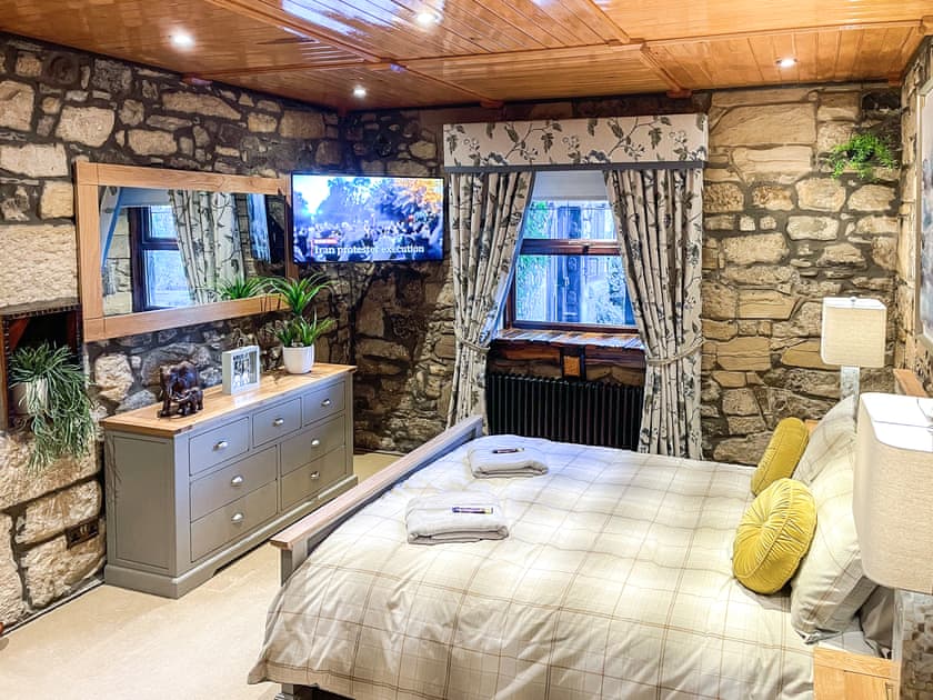 Double bedroom | Tennox Stables - Tennox Farm, Kilbirnie