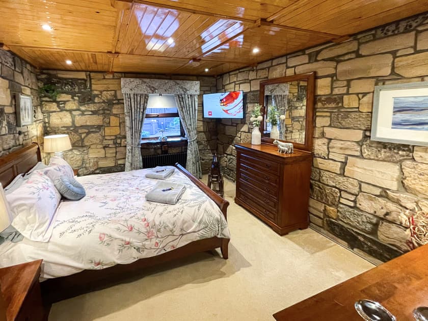 Double bedroom | Tennox Stables - Tennox Farm, Kilbirnie