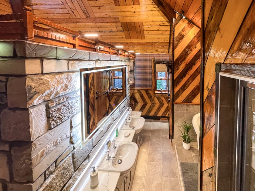 Bathroom | Tennox Stables - Tennox Farm, Kilbirnie