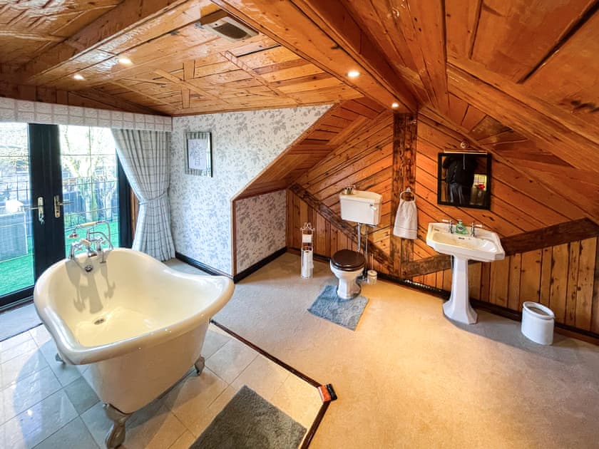 Double bedroom | Tennox Stables - Tennox Farm, Kilbirnie