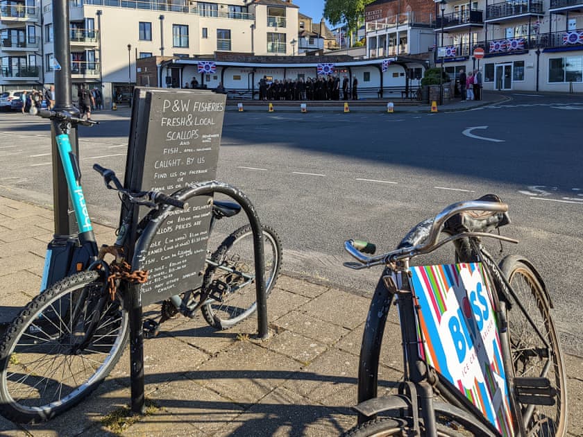 Surrounding area | Insignia, Cowes