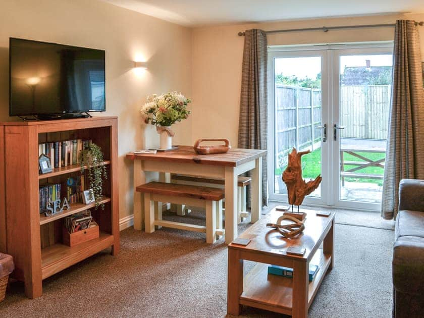 Living room/dining room | Drift Wood - Coastal Cottages, Sutton-on-Sea, near Mablethorpe