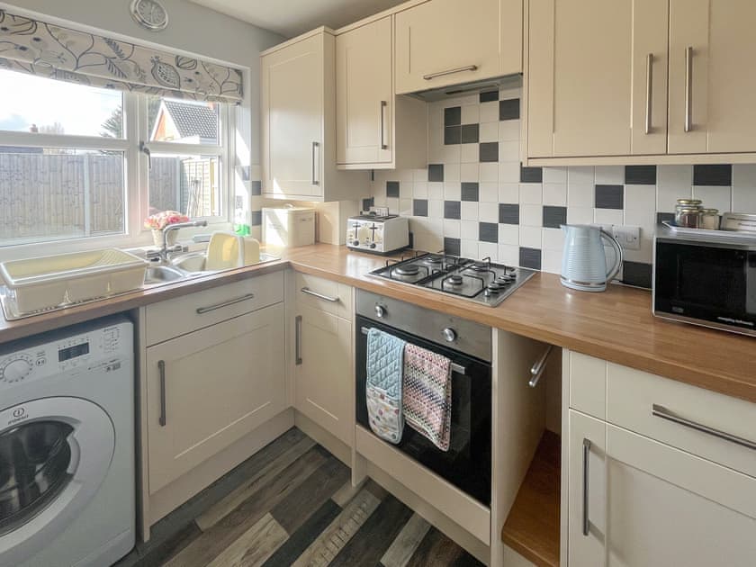 Kitchen | Drift Wood - Coastal Cottages, Sutton-on-Sea, near Mablethorpe