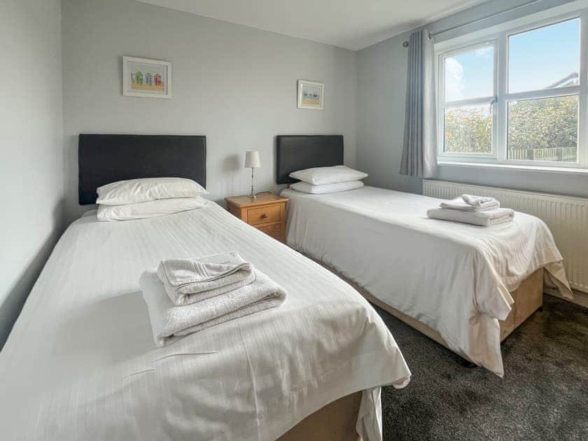 Twin bedroom | Crab Cottage - Coastal Cottages, Sutton-on-Sea, near Mablethorpe