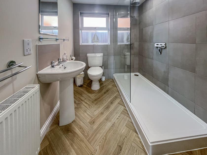 Shower room | Crab Cottage - Coastal Cottages, Sutton-on-Sea, near Mablethorpe