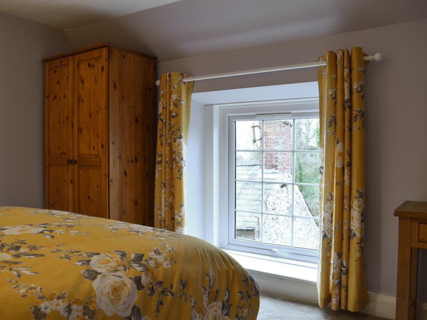Double bedroom | Maisies Cottage, Wirksworth, near Matlock