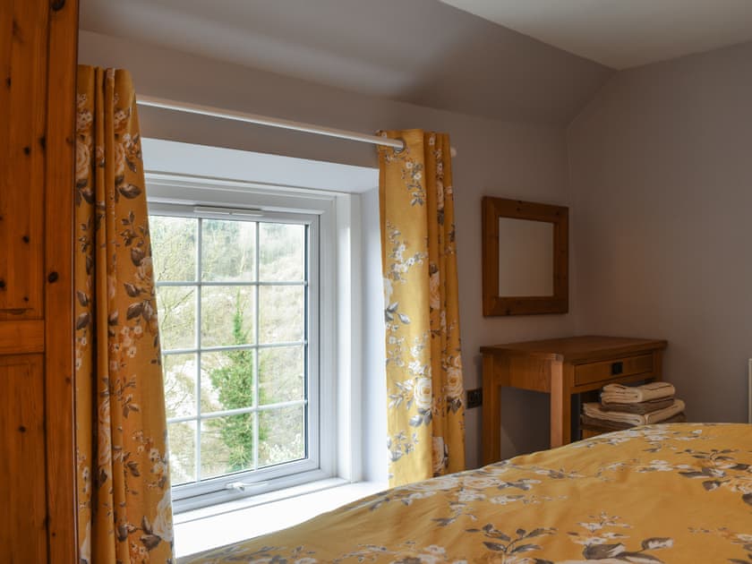 Double bedroom | Maisies Cottage, Wirksworth, near Matlock