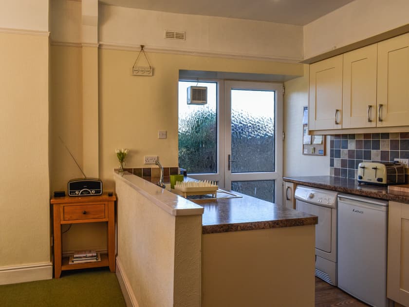 Kitchen/diner | Tyn Y Coed Cottage, Deganwy