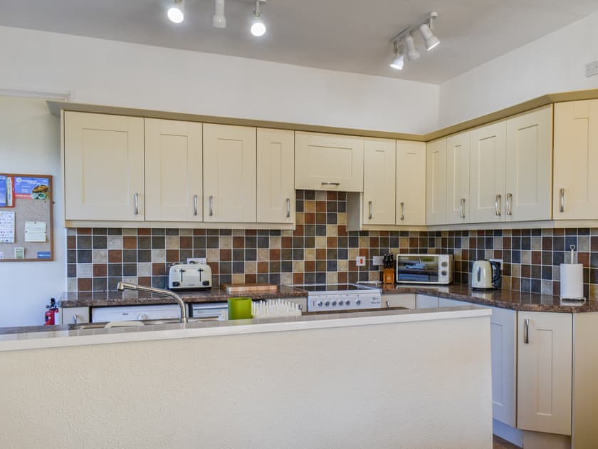 Kitchen/diner | Tyn Y Coed Cottage, Deganwy
