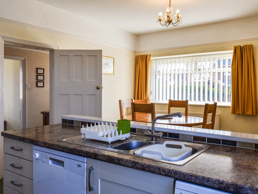 Kitchen/diner | Tyn Y Coed Cottage, Deganwy