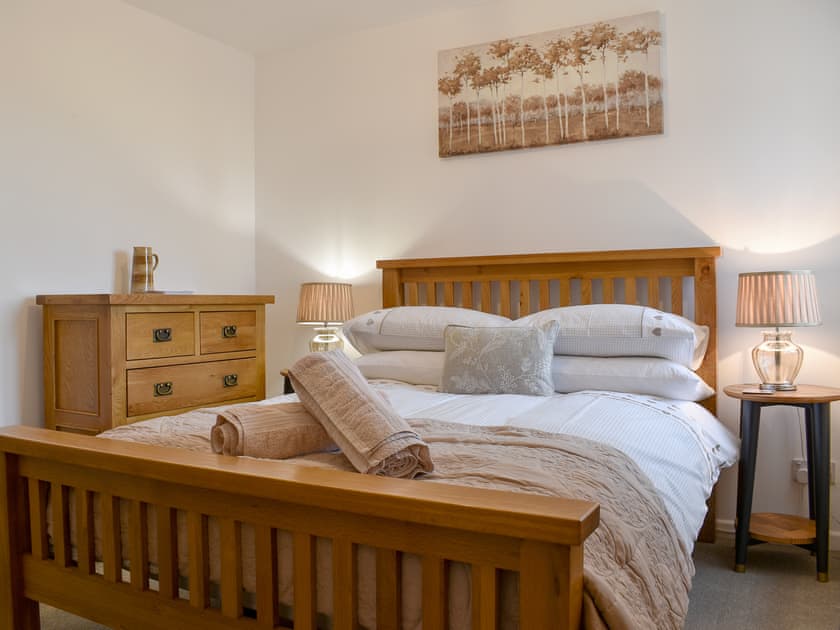 Double bedroom | No 2. The Stables, Cheltenham