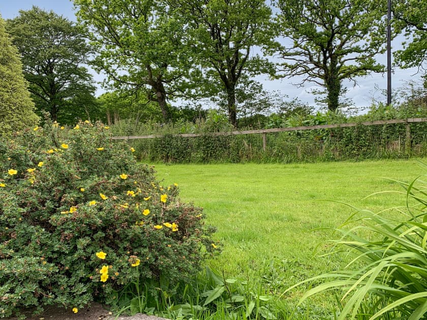 Shared garden | Bay Tree Cottage - Legge Farm Cottages, Highhampton, near Beaworthy