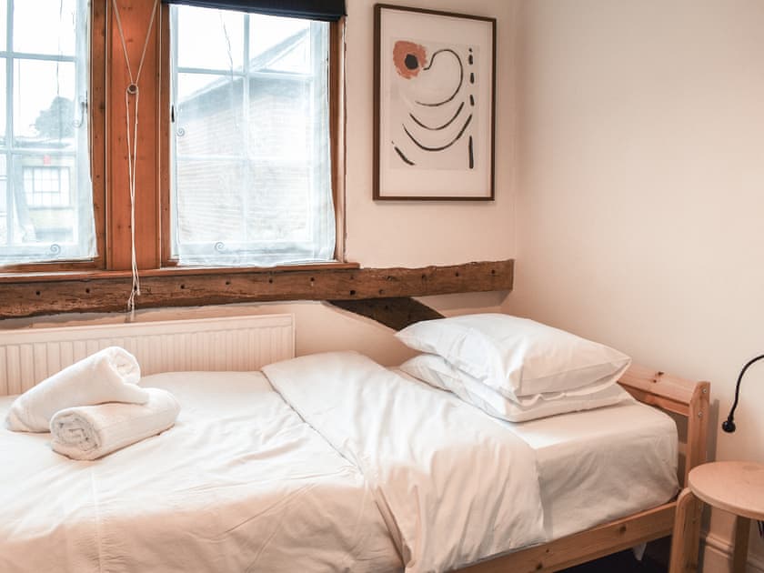 Single bedroom with view to quiet historic Ivy Lane. Built in wardrobes. Tavel cot. Desk area. | Tudor Cottage, Canterbury