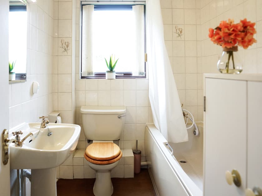 Bathroom | Park Gate Apartment, Slough