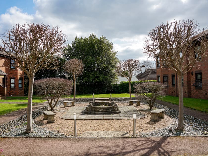 Garden and grounds | Park Gate Apartment, Slough