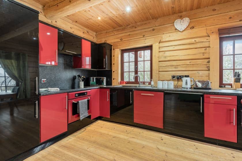 Kitchen/diner | Ty Ceirios - Dwr Y Felin Log Cabins, Carno