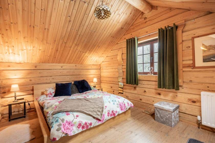 Double bedroom | Ty Ceirios - Dwr Y Felin Log Cabins, Carno